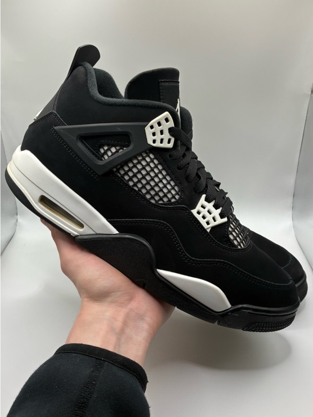 Jordan 4 ‘White Thunder’